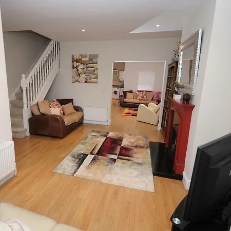 5 College Crescent *