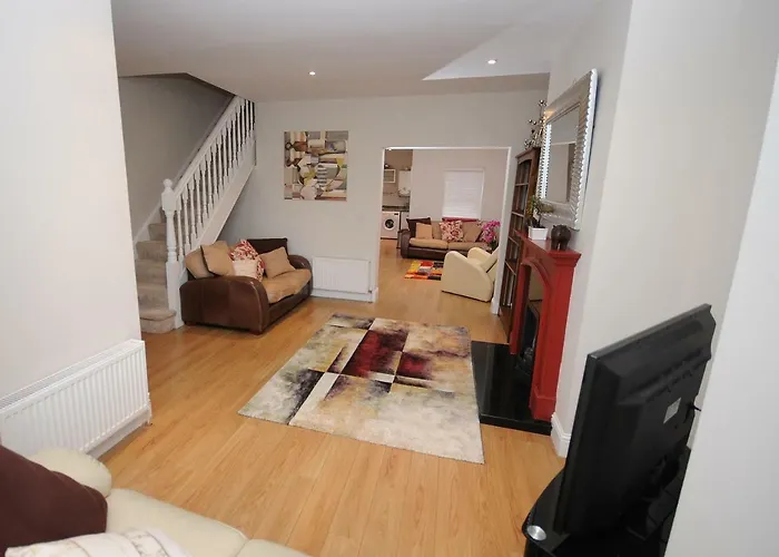 5 College Crescent *